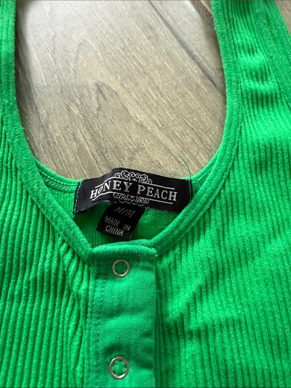 Green Ribbed Button-Front Tank - Picture 3 of 4